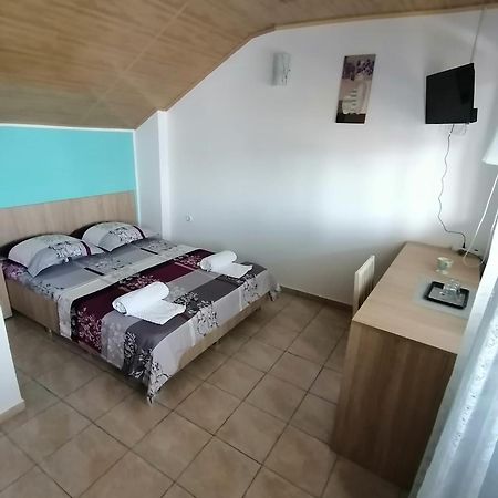 Bcm Family House Hotel Două Mai Buitenkant foto