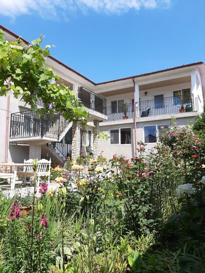 Bcm Family House Hotel Două Mai Buitenkant foto