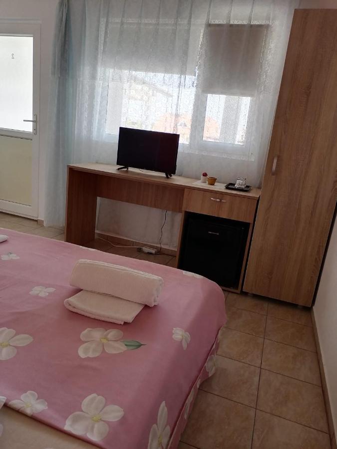 Bcm Family House Hotel Două Mai Buitenkant foto