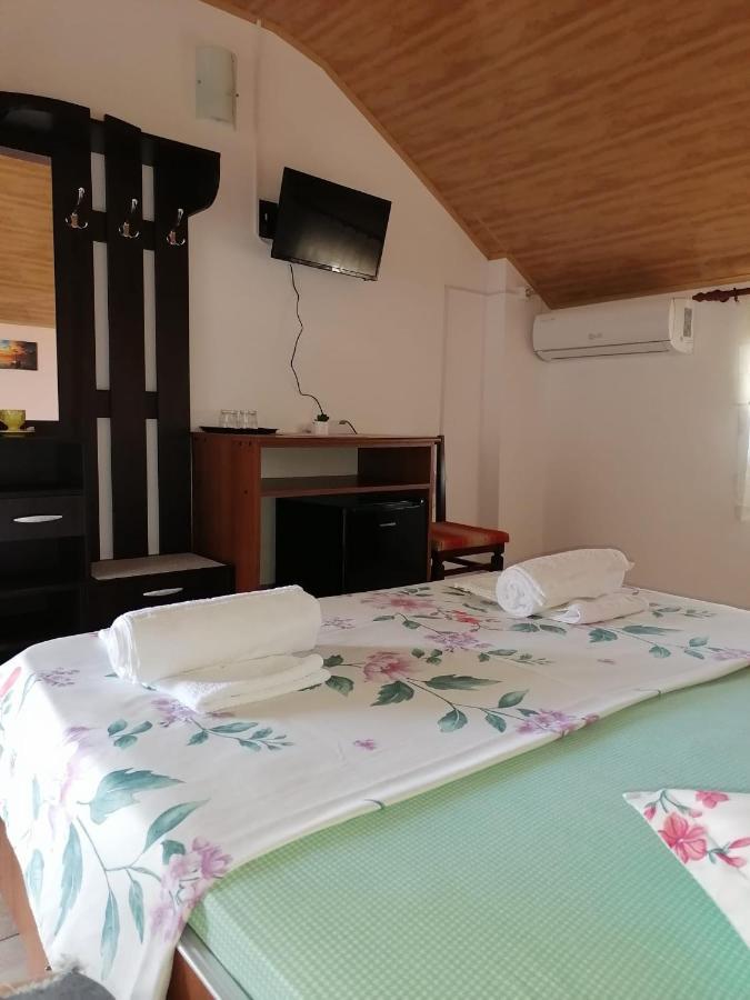 Bcm Family House Hotel Două Mai Buitenkant foto
