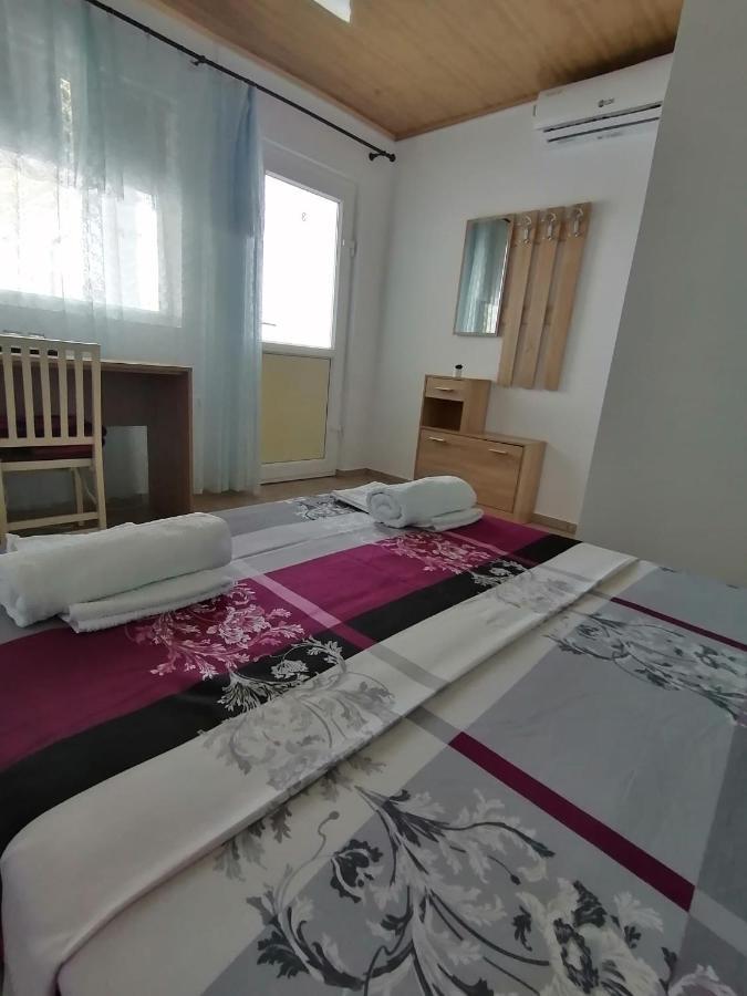 Bcm Family House Hotel Două Mai Buitenkant foto