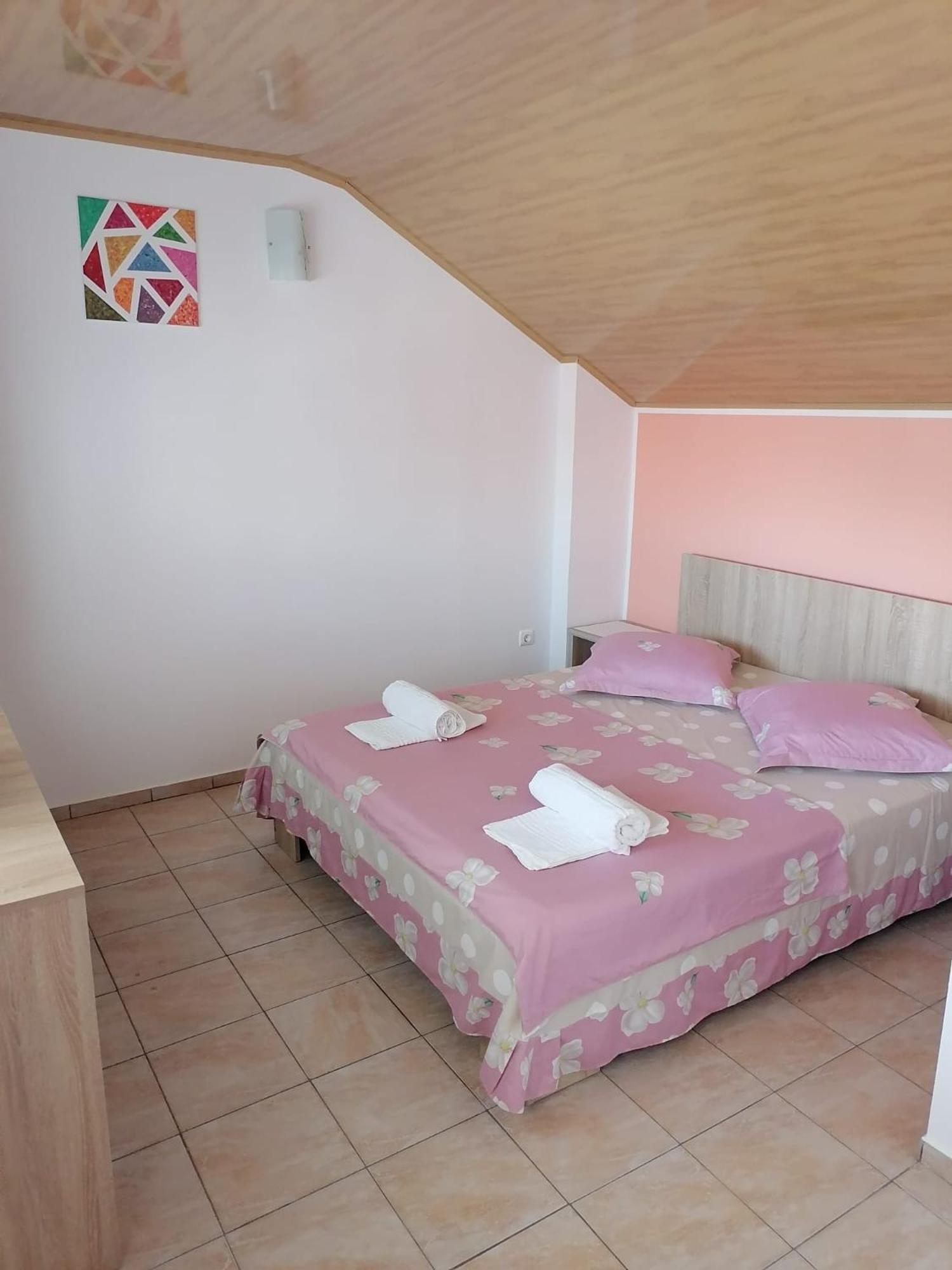 Bcm Family House Hotel Două Mai Buitenkant foto